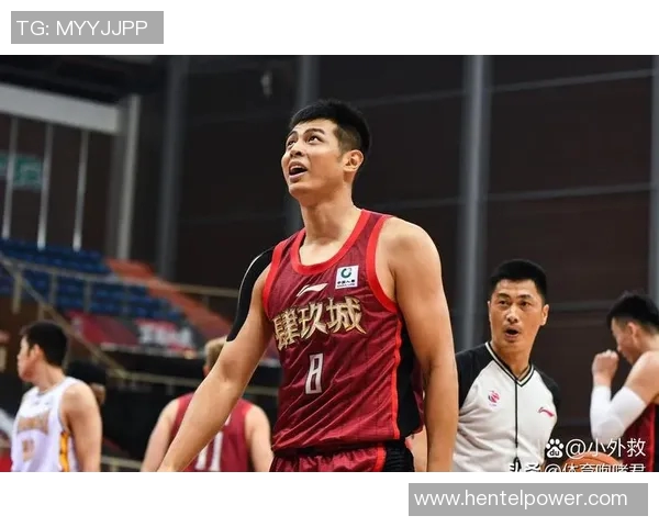 方硕的篮球之路：从青涩少年到职业赛场的奋斗与成长